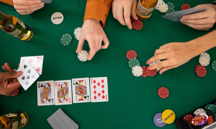 Thiết kế giao diện game Omaha Poker của nhà cái Rikvip rõ nét